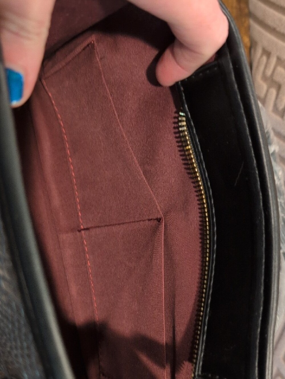 Black Croc-Embossed Tote Bag with Matching Crossbody - Picture 3 of 11